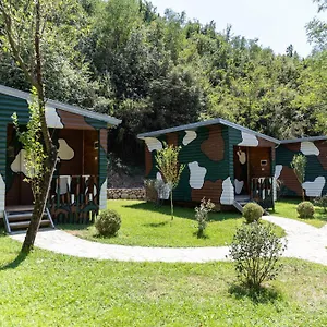 kazerma-e-cerenit.albaniahotels.org/